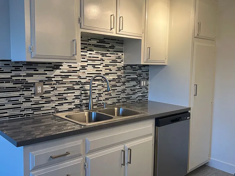Arrowhead Apartments — Photo 26