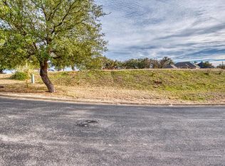 1906 N Chalet Cir, Kerrville, TX 78028