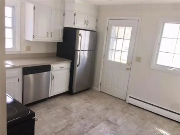 17 Welch Ter, Fairfield, CT 06824