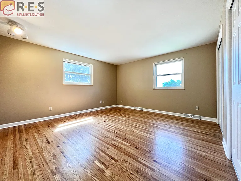 2021 W 82nd Pl — Photo 8