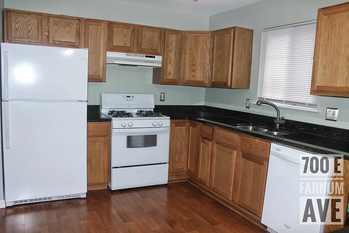 Building Photo - 700 E Farnum Ave