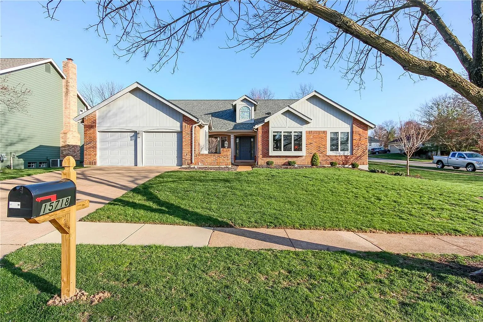 15718 Heathercroft Dr photo 1