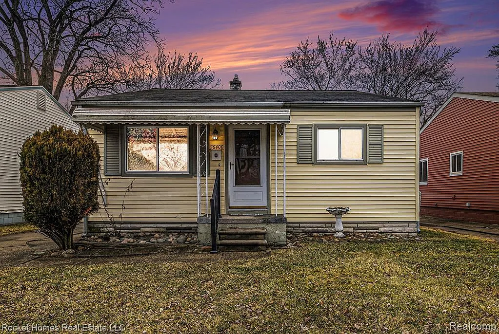 3 bed, 962 sqft, $1,590 — Photo 4