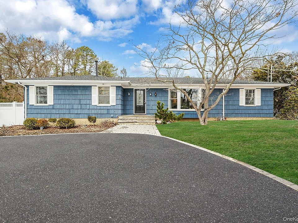 1st image of 220 Oakdale Bohemia Road