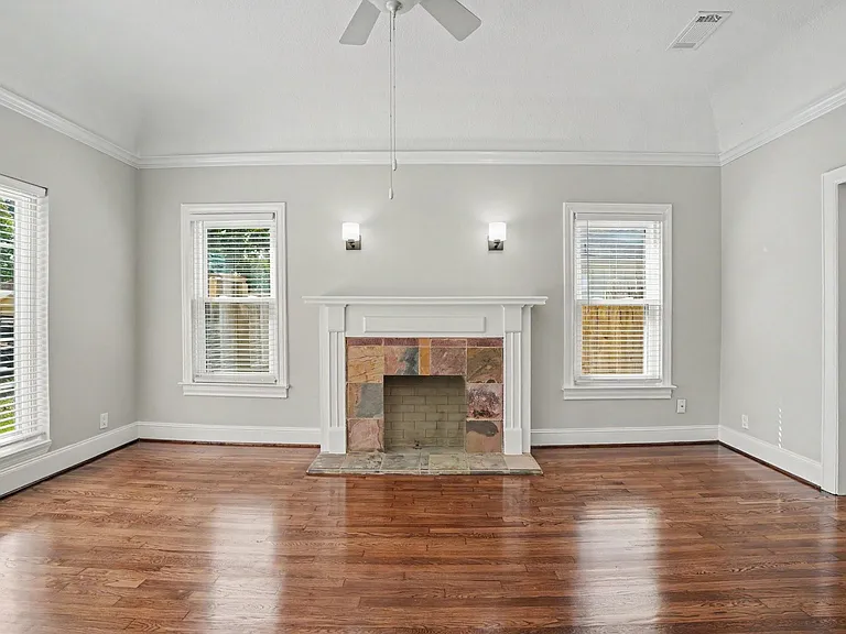 2805 Rosewood St — Photo 6