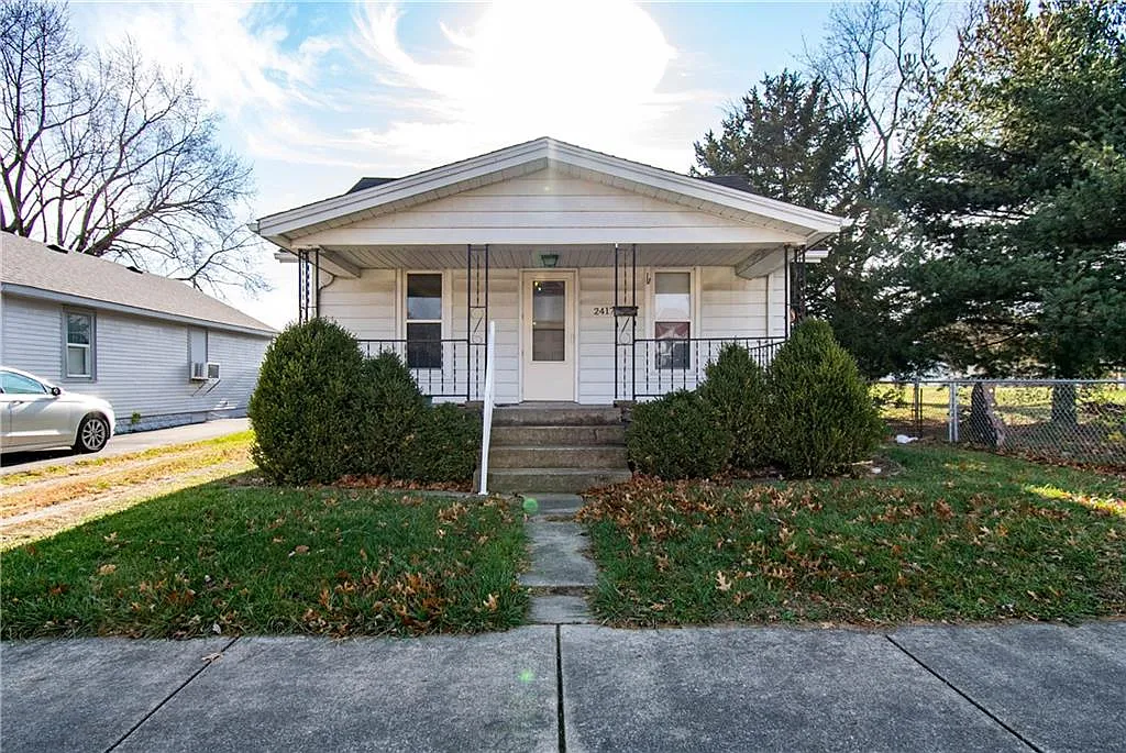 2417 E Main St photo 1