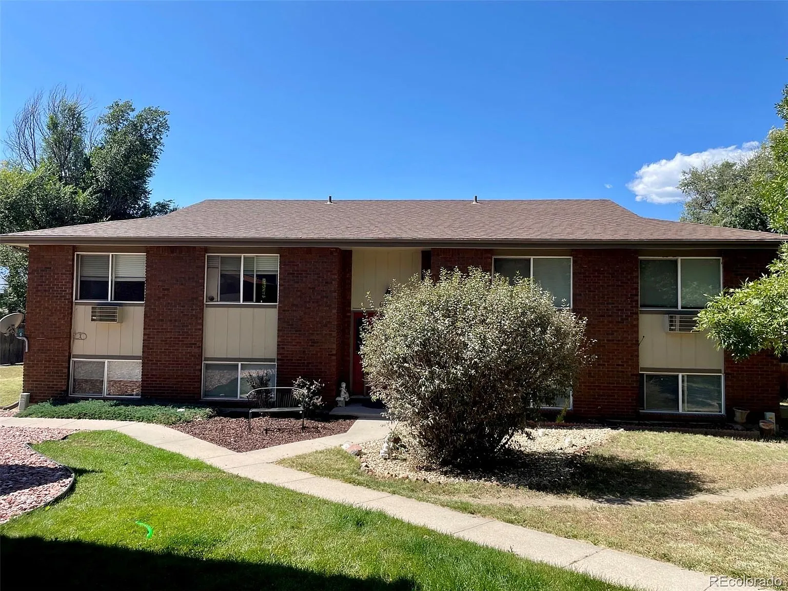 2 bed, 1.0 bath, 990 sqft, $1,325 — Photo 1