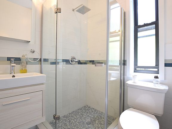 5th image of 774 Franklin Ave APT 3B