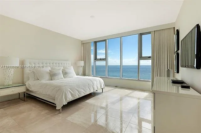 Building Photo - 6899 Collins Ave #701