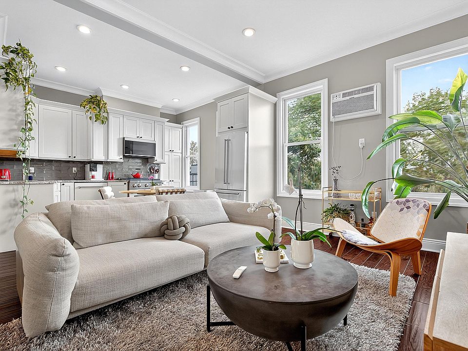 1st image of 129 Prospect St #3
