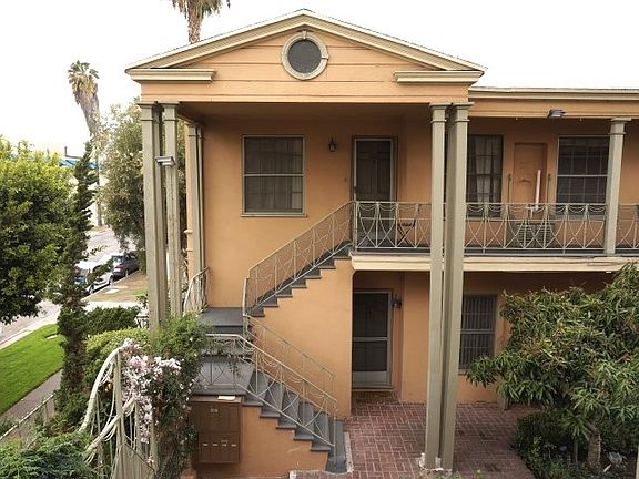 2nd image of 824 S Serrano Ave