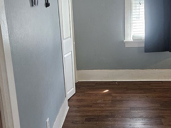 4th image of 1652 E Cleveland Ave