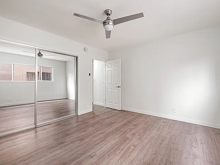 982 Menlo Ave #E214 — Photo 4