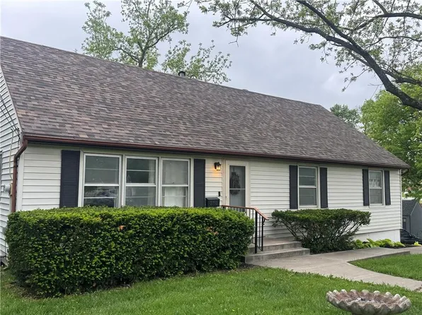 3003 NE 53rd St, Kansas City, MO 64119