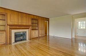 3rd image of 33 Parkwood Dr
