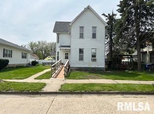327 6th Ave N, Clinton, IA 52732