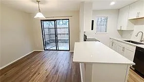 2 bed, 2.0 bath, 1002 sqft, $1,750 — Photo 3