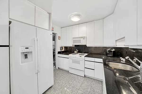 Sold by Corcoran | media 13