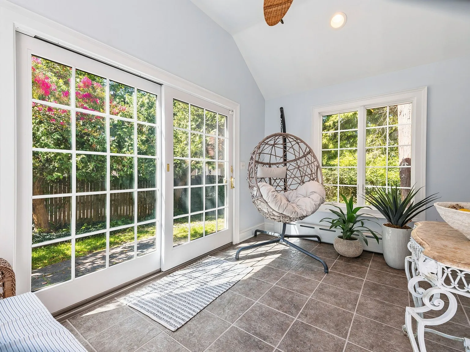 5 bed, 2900 sqft, $5,950 — Photo 3