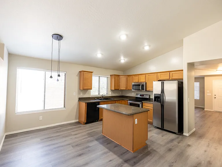 2541 E Silversmith Trl — Photo 3