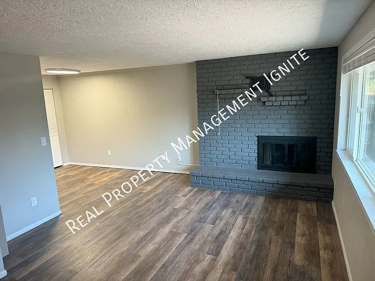 454 NE Thurston Ave #444 — Photo 4