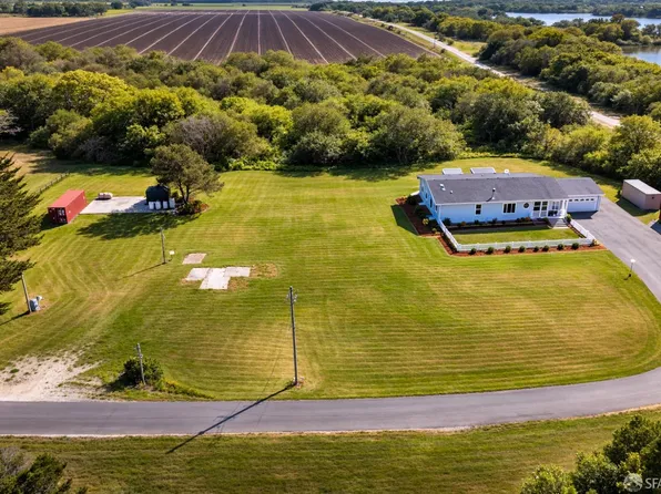 64 Struve Rd, Moss Landing, CA 95039