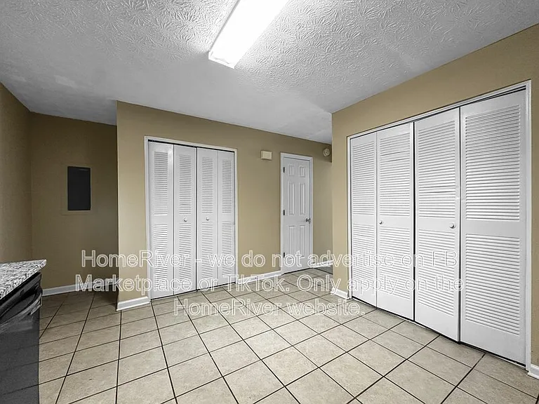 506 Oakwood Ct — Photo 6