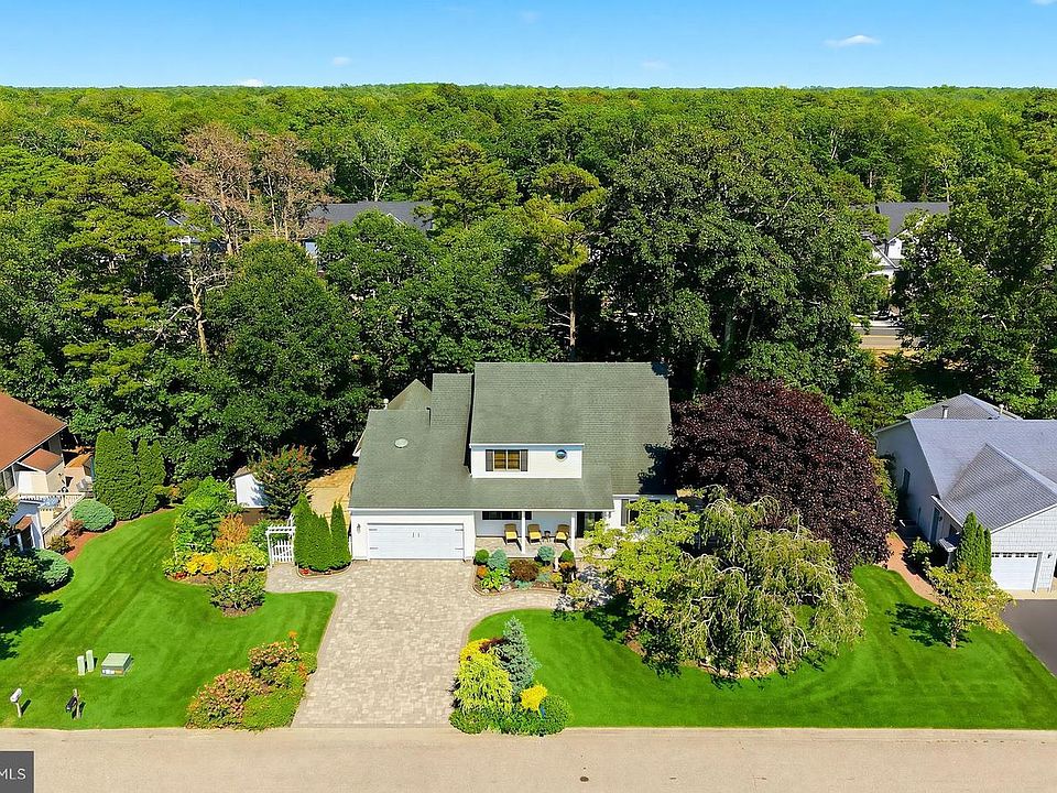 1st image of 13 Shoveler Ln