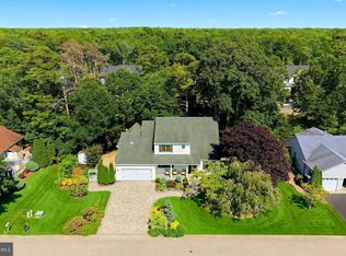 13 Shoveler Ln, Manahawkin, NJ 08050