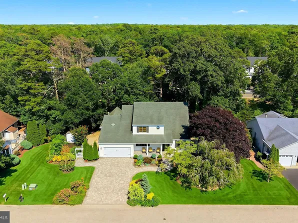 13 Shoveler Ln, Manahawkin, NJ 08050