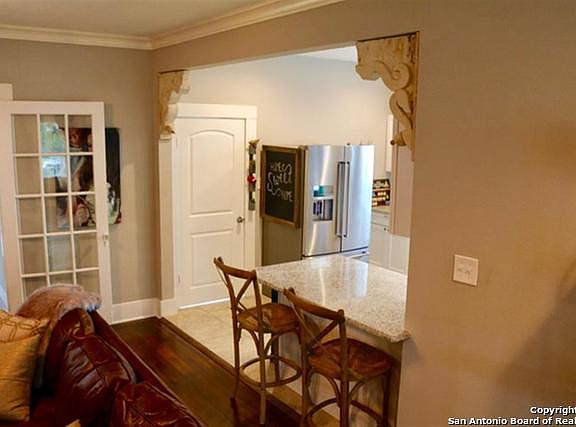 5th image of 1142 W Magnolia Ave