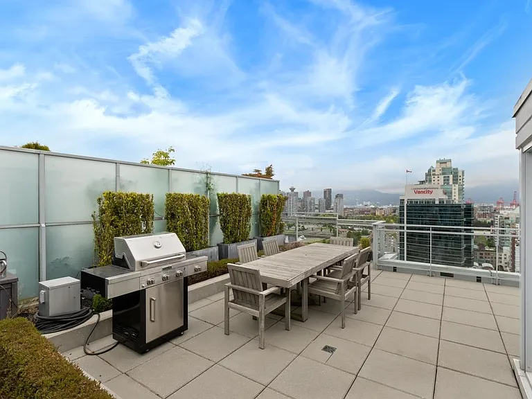 1618 Quebec St #2207 — Photo 31