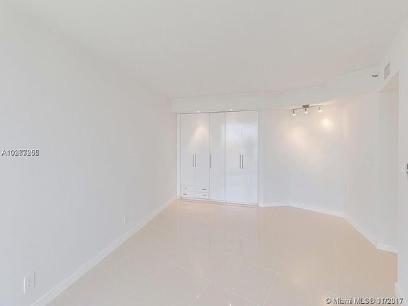 4th image of 1000 Island Blvd #1008