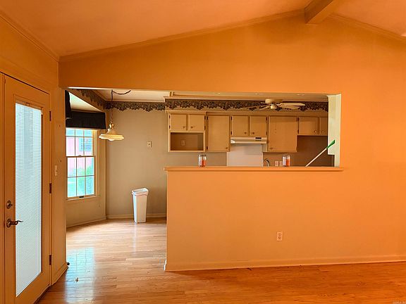 5th image of 110 N Munn St