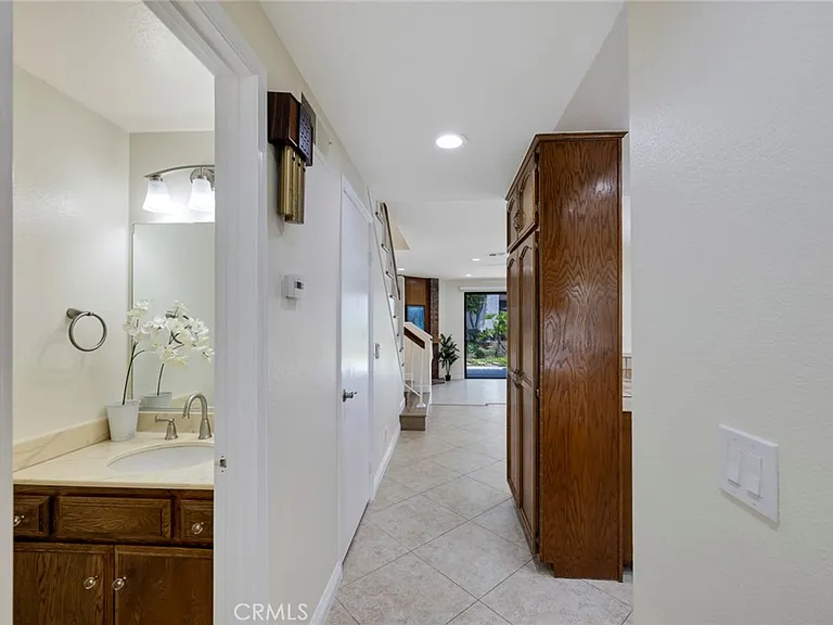 319 Molokai Dr — Photo 29