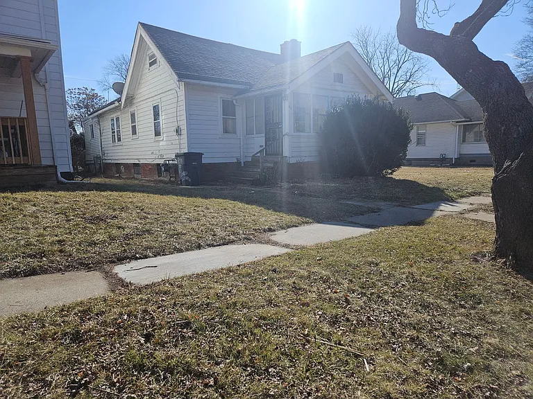 910 Woodward Ave — Photo 23