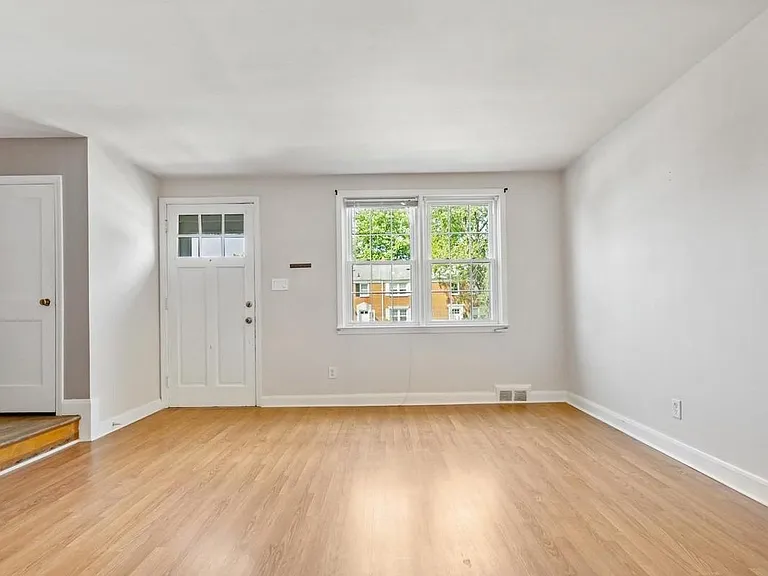 1749 Joan Ave — Photo 2
