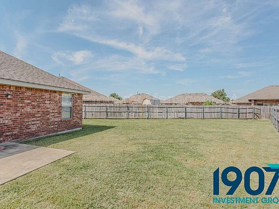 4th image of 923 SW 37th St #2