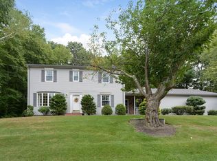 16 Heatherwood Dr, Shrewsbury, MA 01545