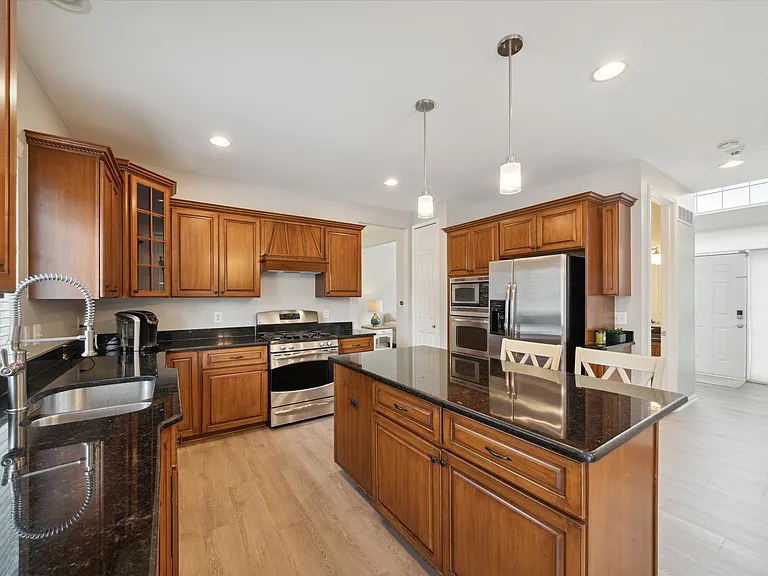 4976 Saddle Brook Ct — Photo 8