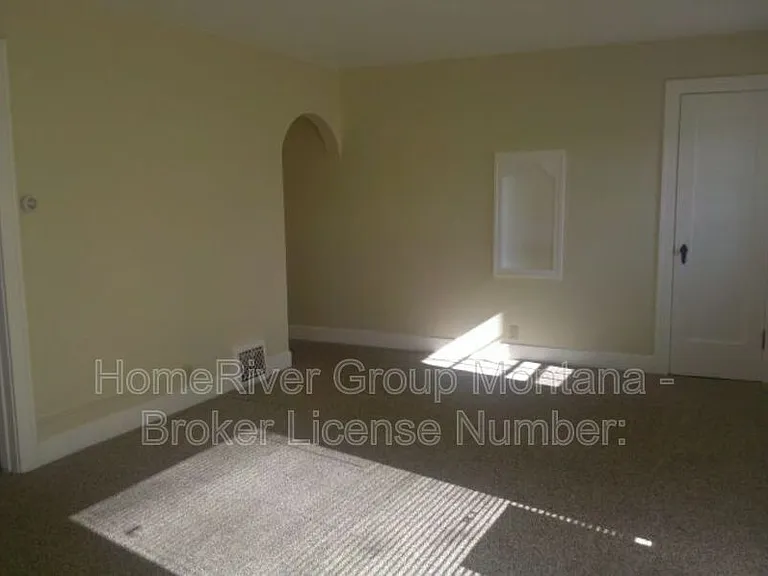 110 South Ave E — Photo 4