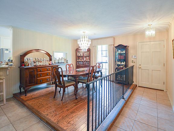 2nd image of 105 Pinewood Dr