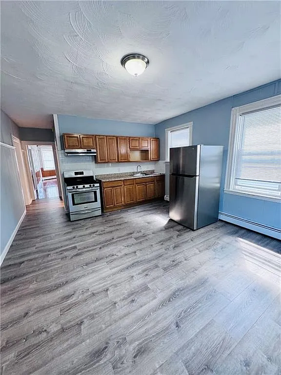 3 bed, 1302 sqft, $2,200 — Photo 2