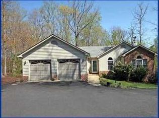 22 W Lake Forest Dr, Palmyra, VA 22963