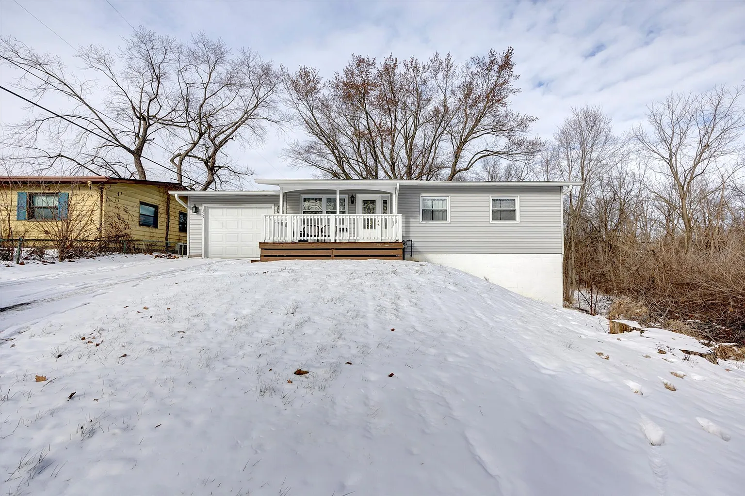 1009 Shadowlawn Ave photo 1