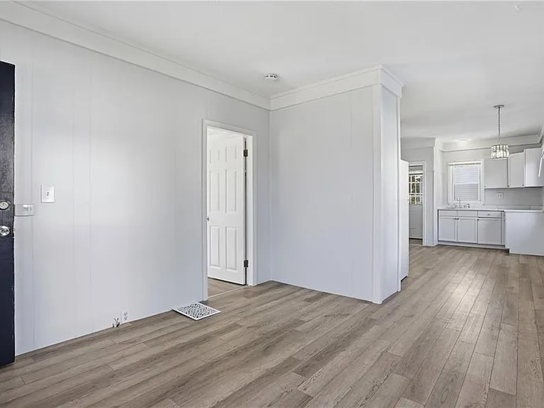 1009 Willett Ave E — Photo 10