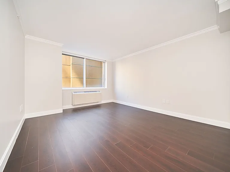 160 Riverside Blvd #6N — Photo 3