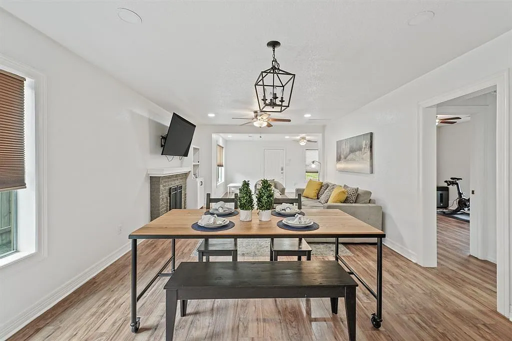 3 bed, 2.0 bath, 1654 sqft, $2,195 — Photo 2