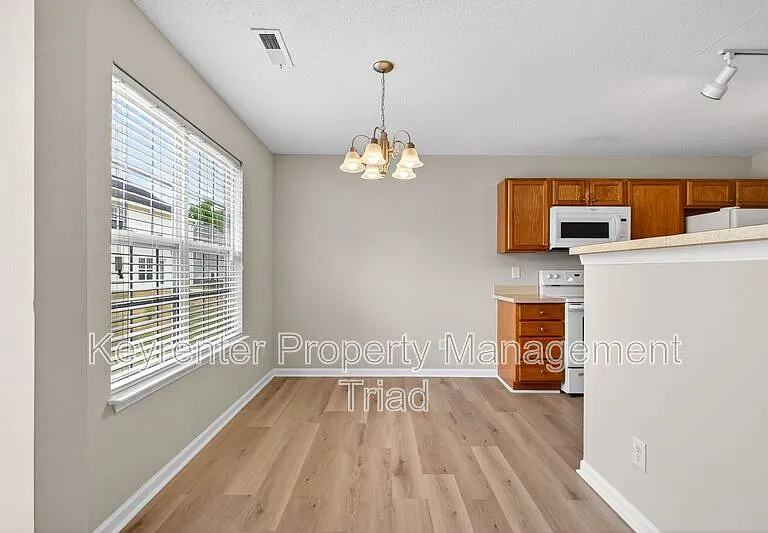 2703 Stafford St — Photo 4