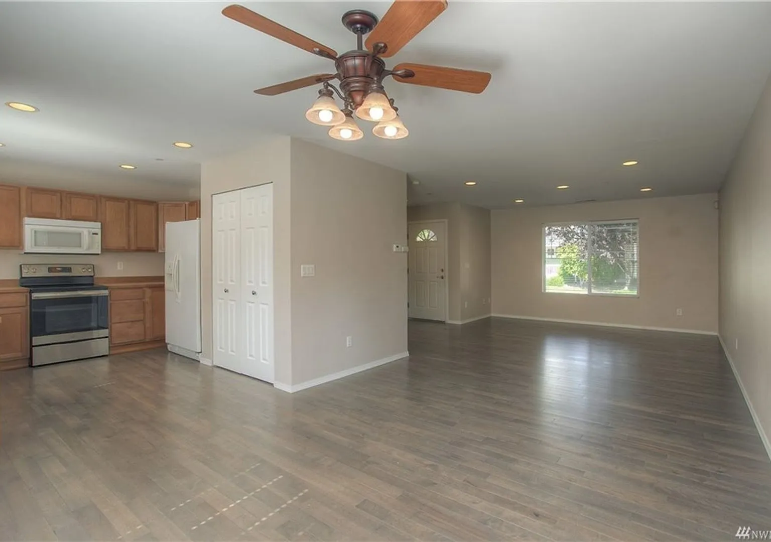 3 bedroom home in DuPont WA — Photo 4